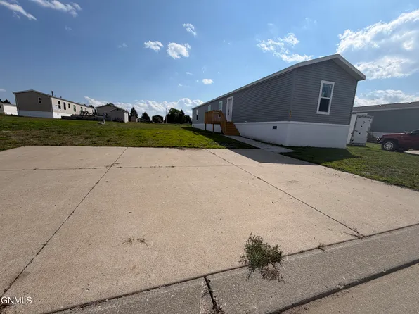 284 Partridge Ln, Bismarck, ND 58504