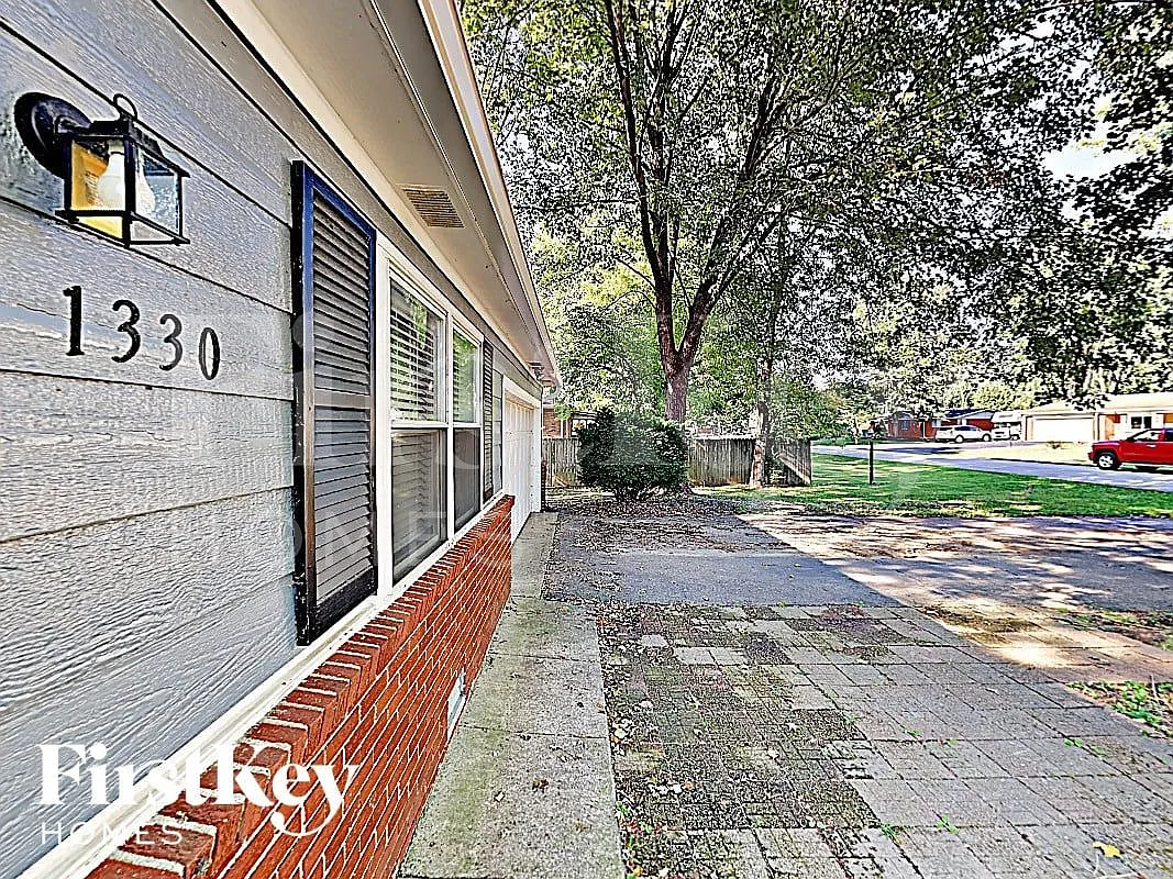 4 bed, 2.0 bath, 1971 sqft, $2,530 — Photo 3