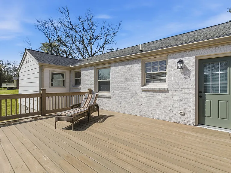 409 Barbara Dr — Photo 49