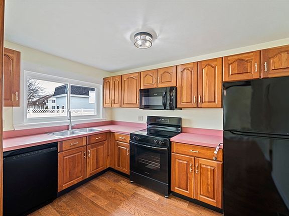 3rd image of 14 Crescent Rd