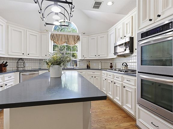 3rd image of 7006 Centre Grove Dr