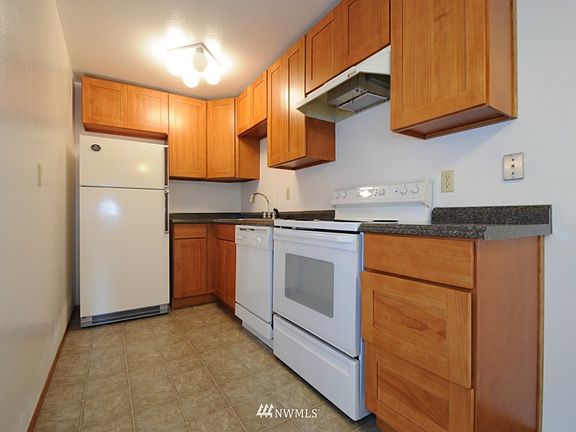 4th image of 8613 8615 Onyx Drive SW