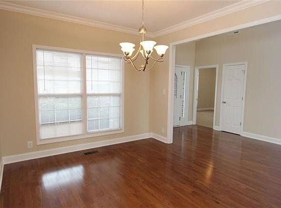 3rd image of 912 Terraceside Cir