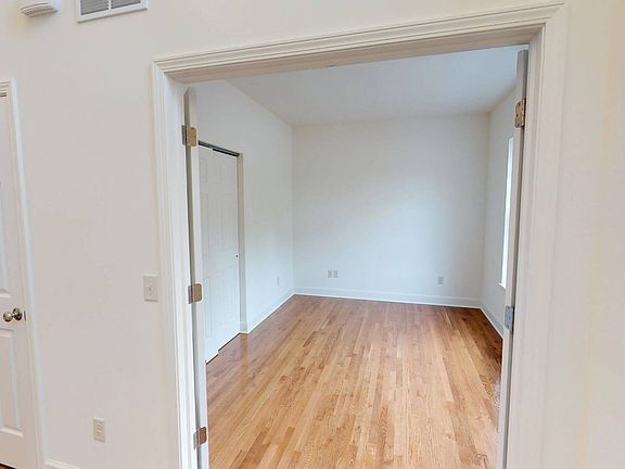 5th image of 39 Winterberry Ln