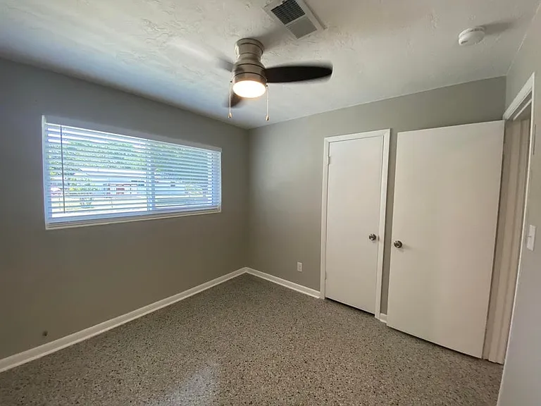 400 Argyle Ct — Photo 38