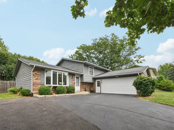 610 Chelsea Dr, Algonquin, IL 60102