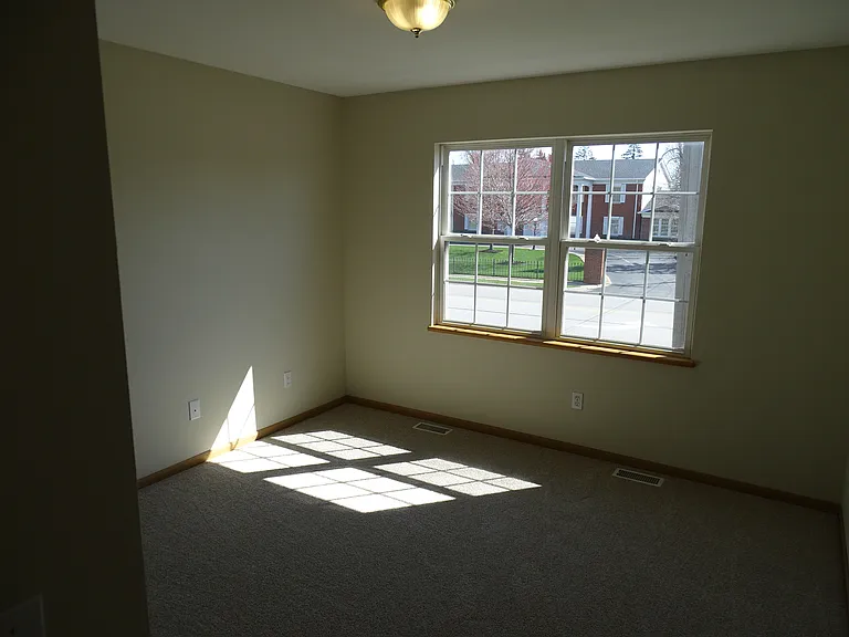 921 E Jefferson St — Photo 15