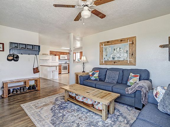 5th image of 7 Jane Ln