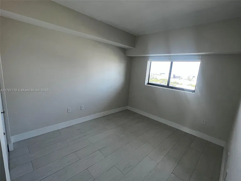 460 NE 28th St #1606 — Photo 10