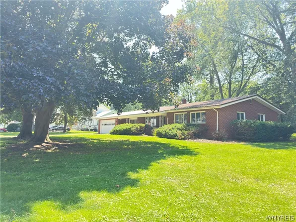 325 McChesney St, Wilson, NY 14172