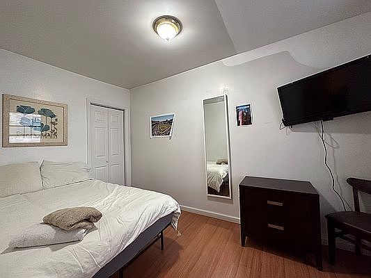 3rd image of 32 W 37th St APT 6