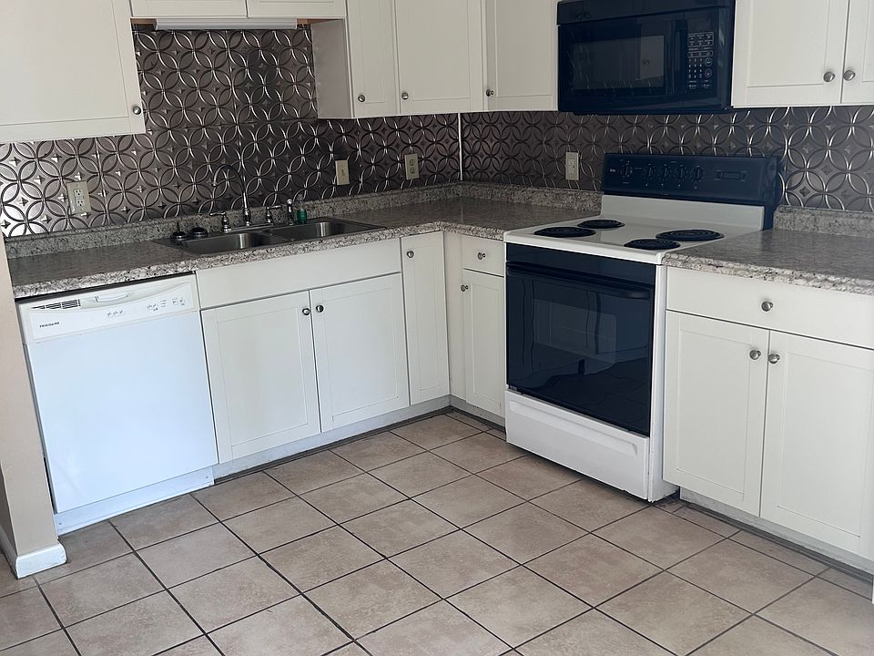 1st image of 1216 Seminole Dr APT 2