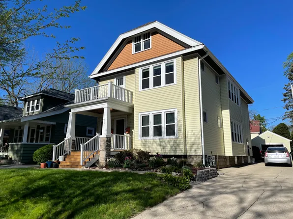 2002 N 71st St, Wauwatosa, WI 53213