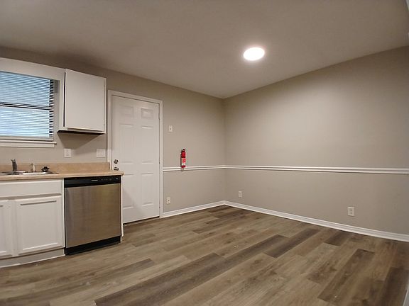 3rd image of 108 Kingsbury Ct APT B