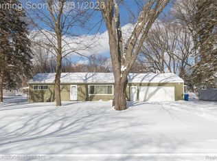 3474 Fort Dr, Waterford, MI 48328