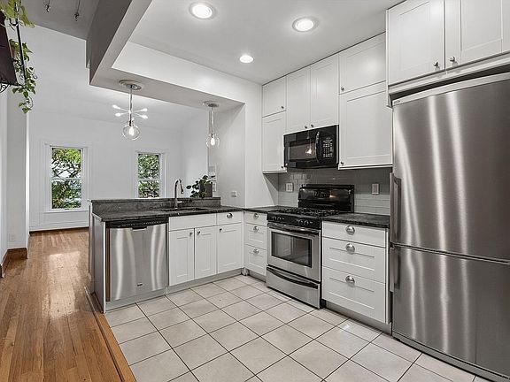 4th image of 487 6th Ave APT 4R