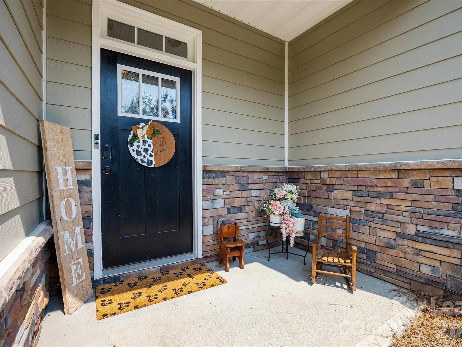 3 bed, 2.5 bath, 1755 sqft, $2,300 — Photo 2