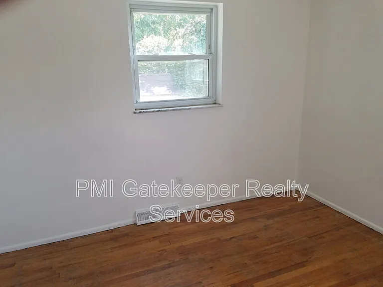 9128 Orangewood Dr — Photo 5