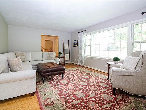5th image of 4 Sheridan Ct