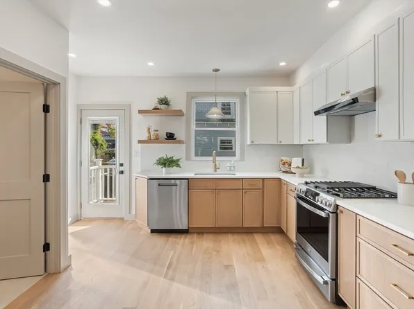 54 Oak St, Somerville, MA 02143