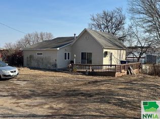 324 E 2nd St, Kingsley, IA 51028