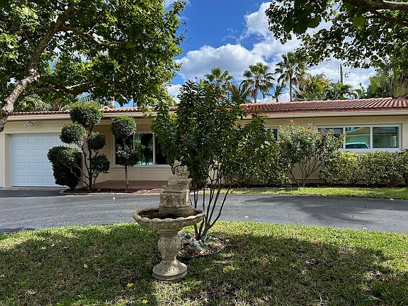 4th image of 732 SE 10th Avenue