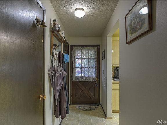 3rd image of 936 Oakcrest Dr SE