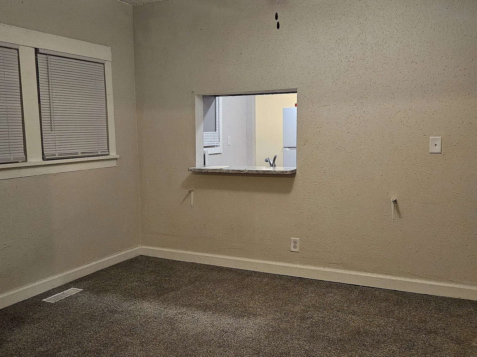 2 bed, 914 sqft, $995 — Photo 2