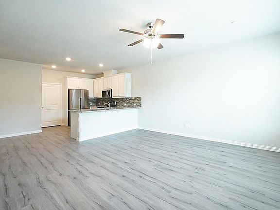 5th image of 3433 Solana Cir