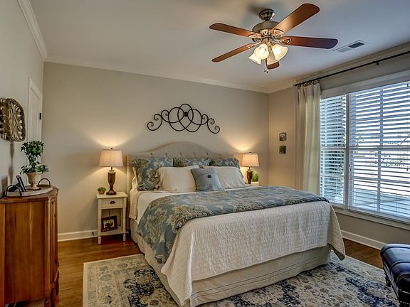 4th image of 579 Ogilie Ln