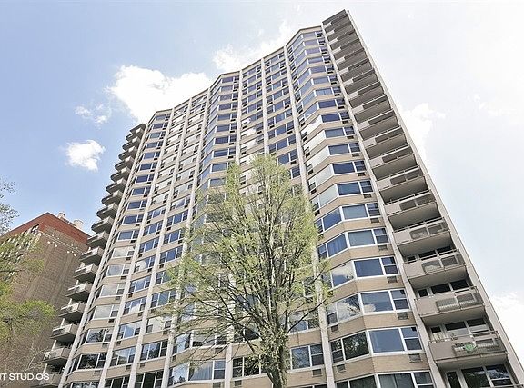 2nd image of 555 W Cornelia Ave APT 607