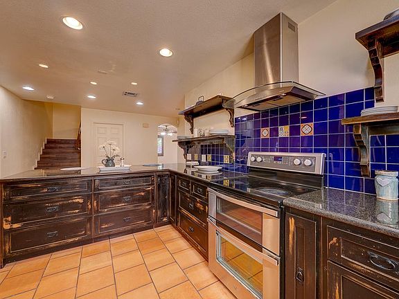 5th image of 466 E Ramona St