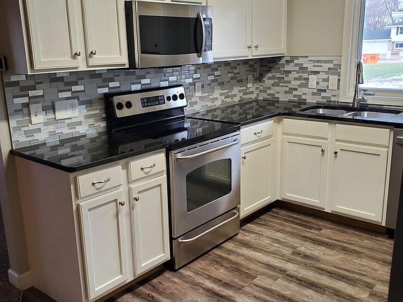 5th image of 308 W Adams St