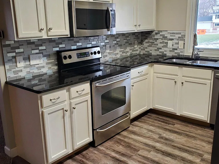 308 W Adams St — Photo 5