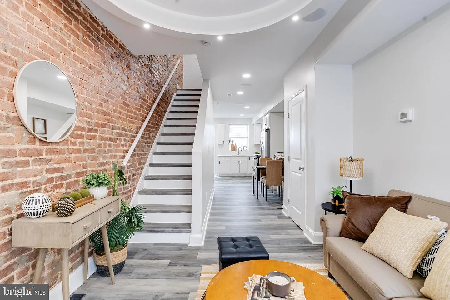 315 N Robinson St photo 1