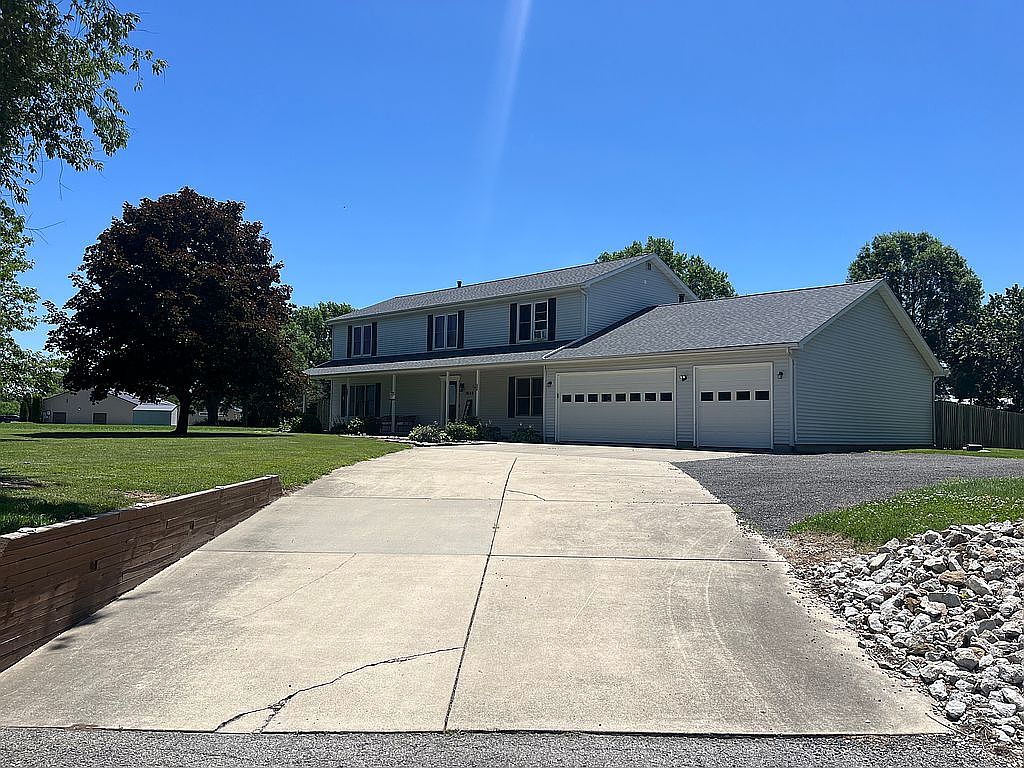 1620 E Main Cross St, Taylorville, IL 62568 | Zillow