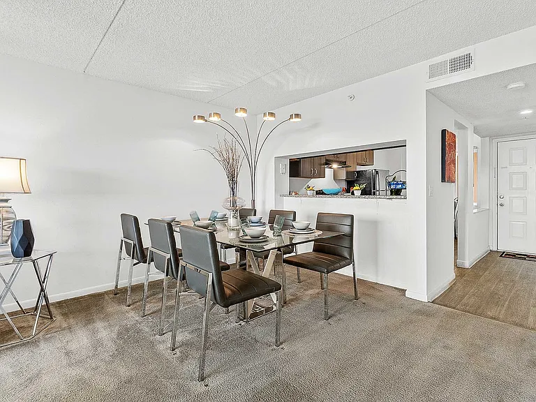 Tennis Towers Apartments — Photo 46