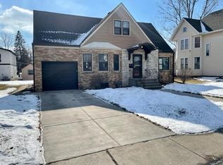 302 W Main St, Waunakee, WI 53597