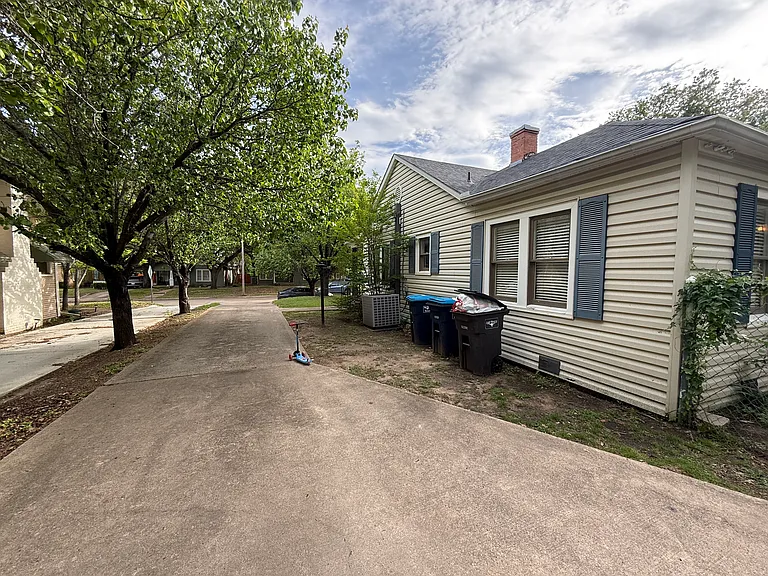 2517 Honeysuckle Ave — Photo 22