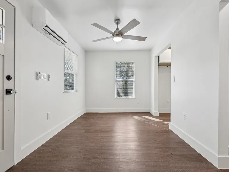 304 Harris St — Photo 10