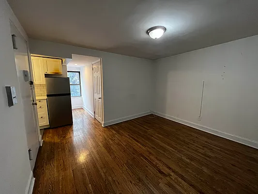 Rented by Salon Realty Corp | media 10