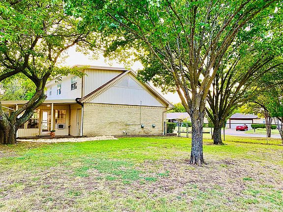 4th image of 810 N Lisa Ln