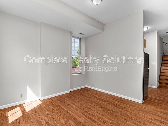 3rd image of 3021 Iowa Ave #2F