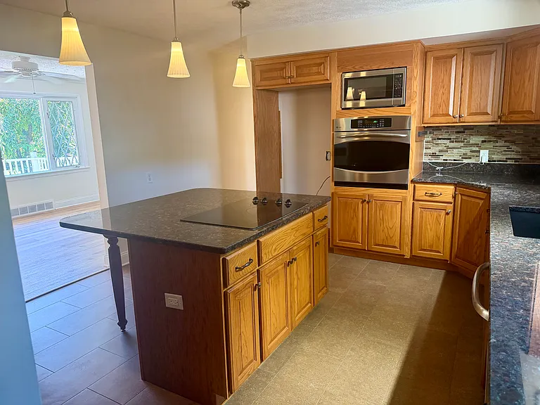 294 Fremont Ave — Photo 4