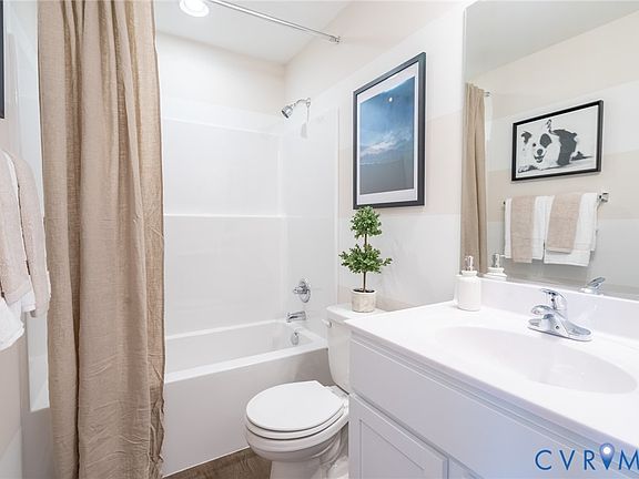 4th image of 922 Formosa Way #K-69