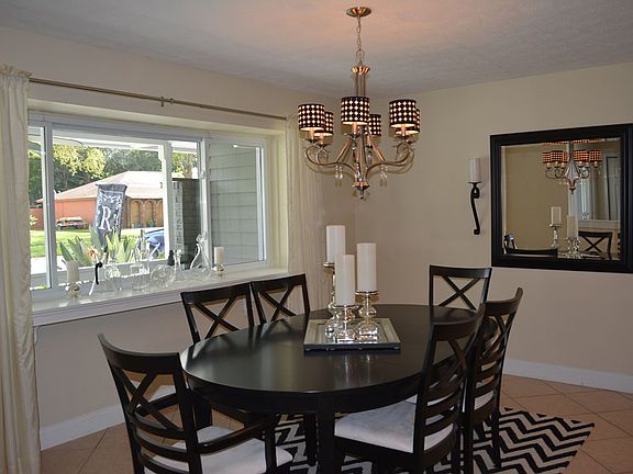 5th image of 16016 Glen Haven Dr