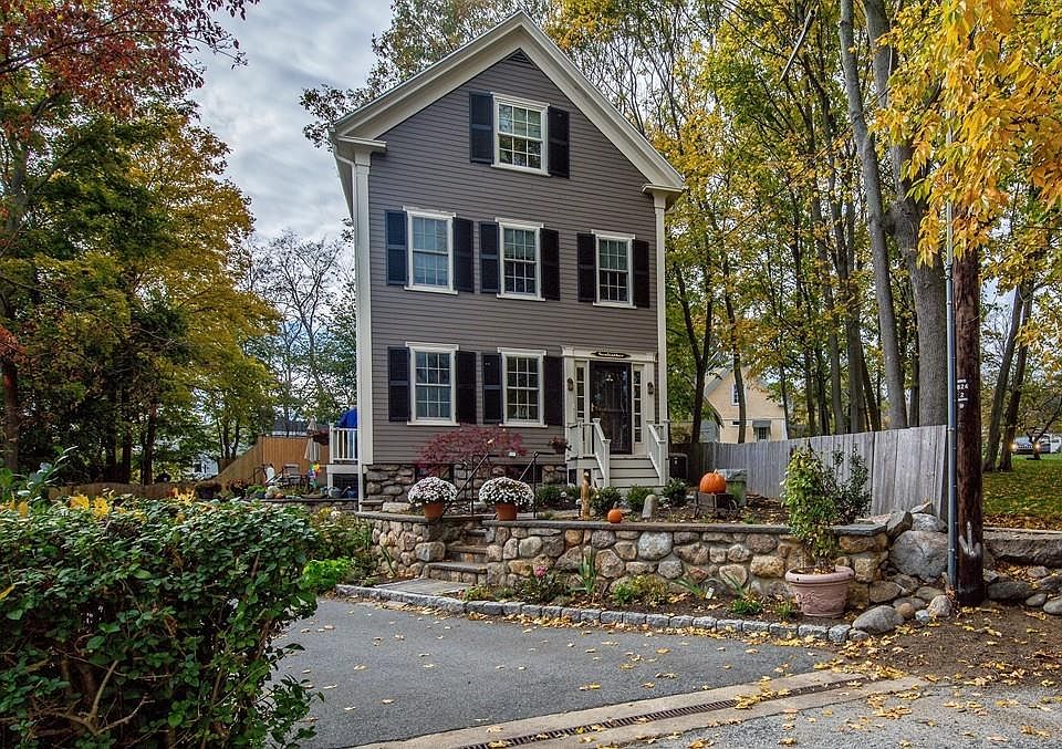 1st image of 4 King Street Ct