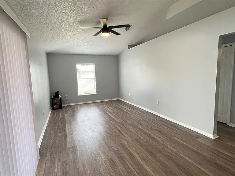 485 Martigues Dr — Photo 10