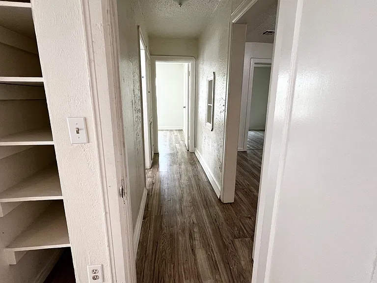 2240 NE 20th St — Photo 25