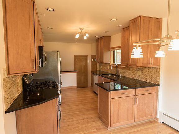 5th image of 2255 Stratford Ave